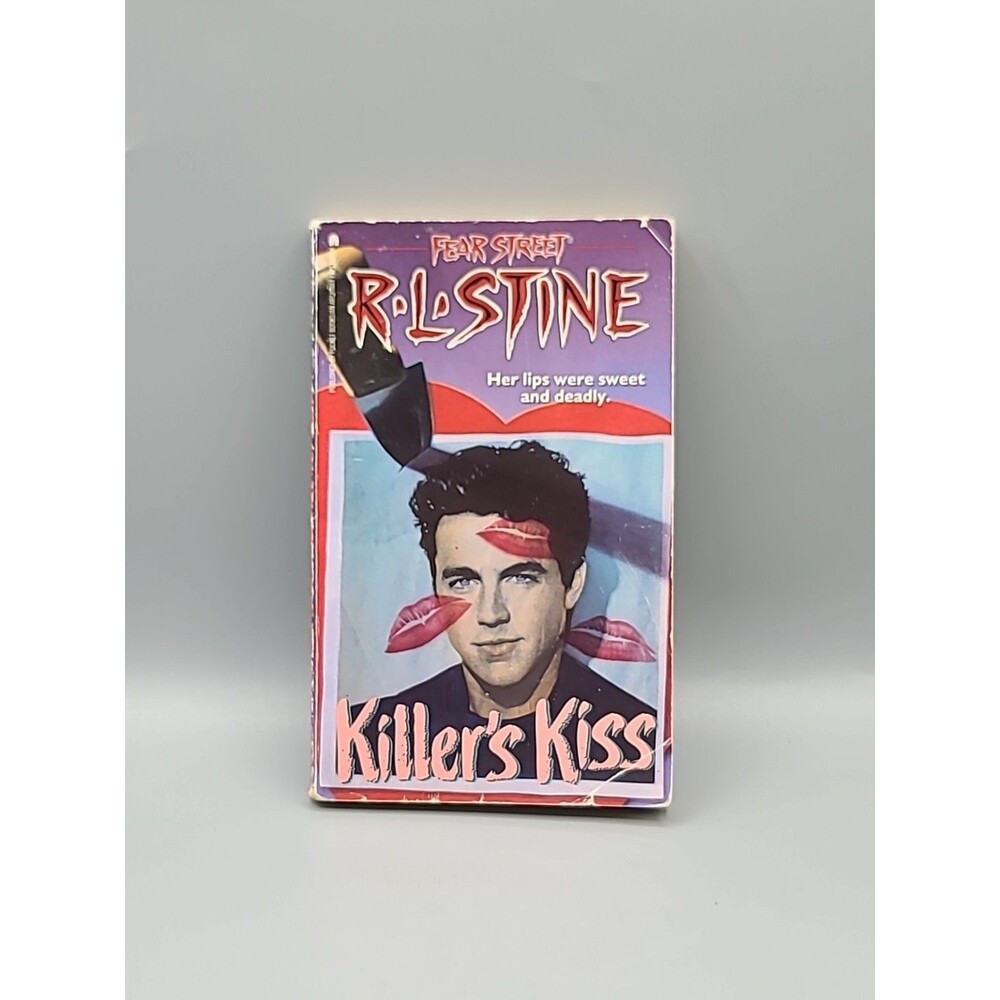 Killer's Kiss R.L. Stine First Edition First Printing Fear Street Paperback Book
